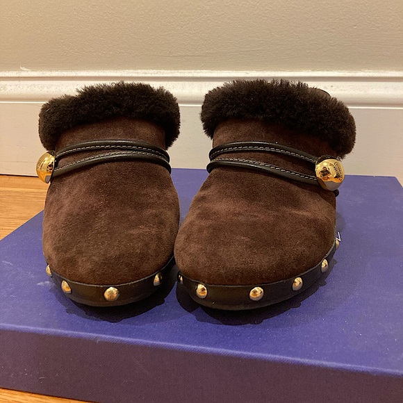 Slip on clog for the Fall and Winter Season. 
COACH IVANKA FAUX FUR SANDALS - Picture 2 of 4
